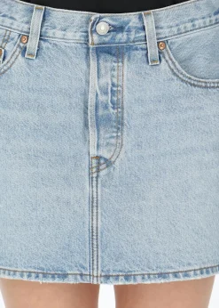 LEVI'S® ICON SKIRT FRONT AND CENTER