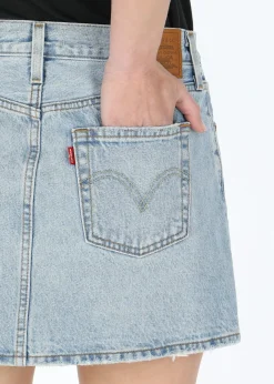 LEVI'S® ICON SKIRT FRONT AND CENTER